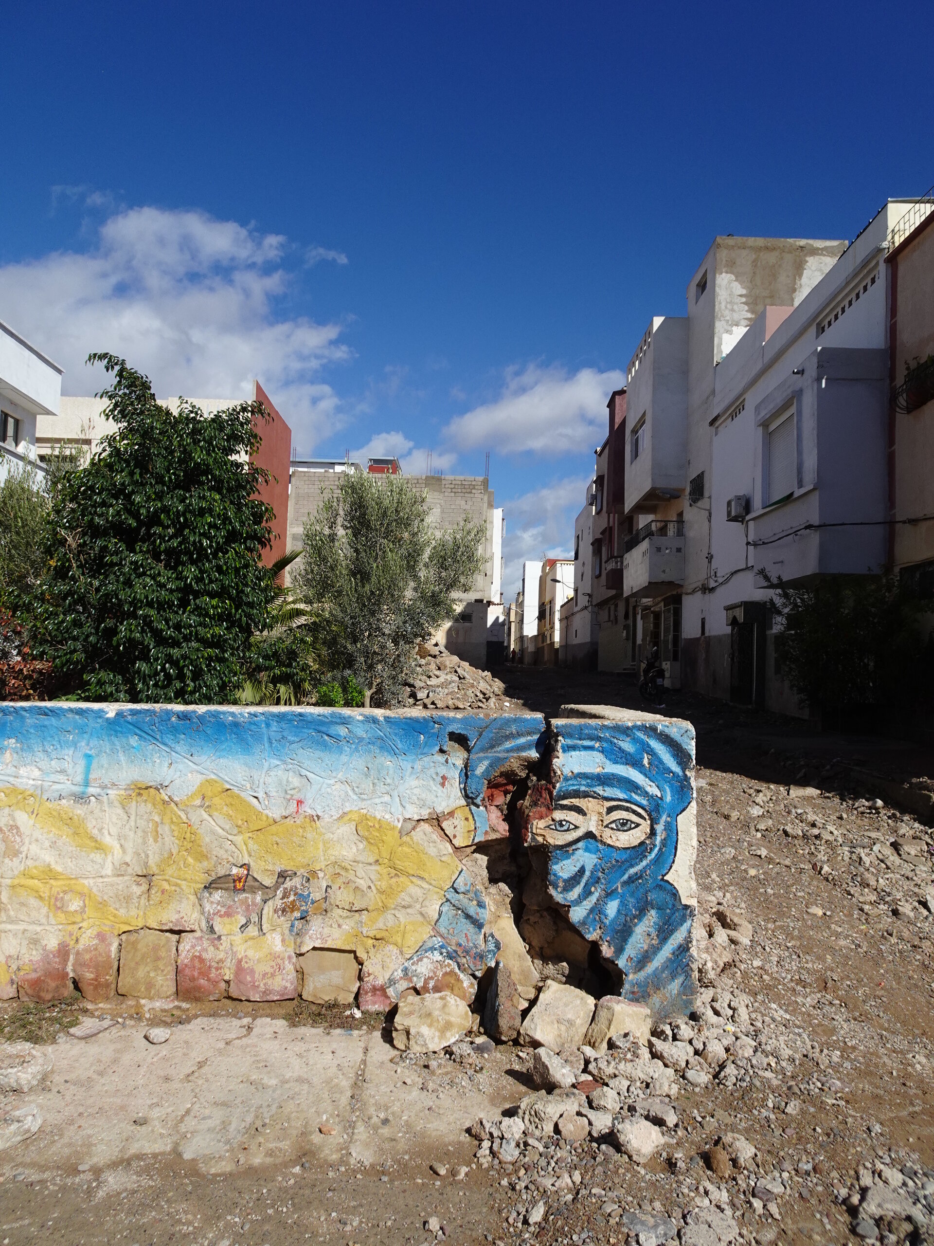 Mural depicting a person in a tagelmust headscarf, typically worn by Tuareg Berbers.
